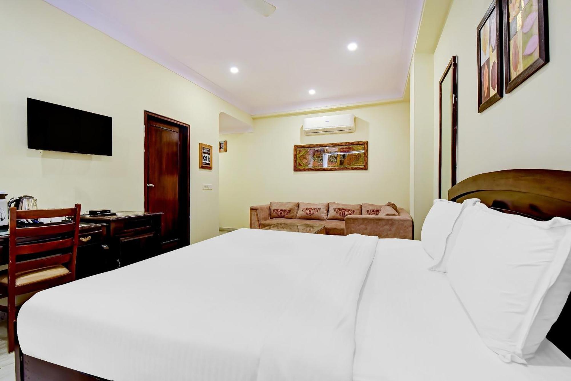 Collection O Hotel Four Boutique Kukas Экстерьер фото