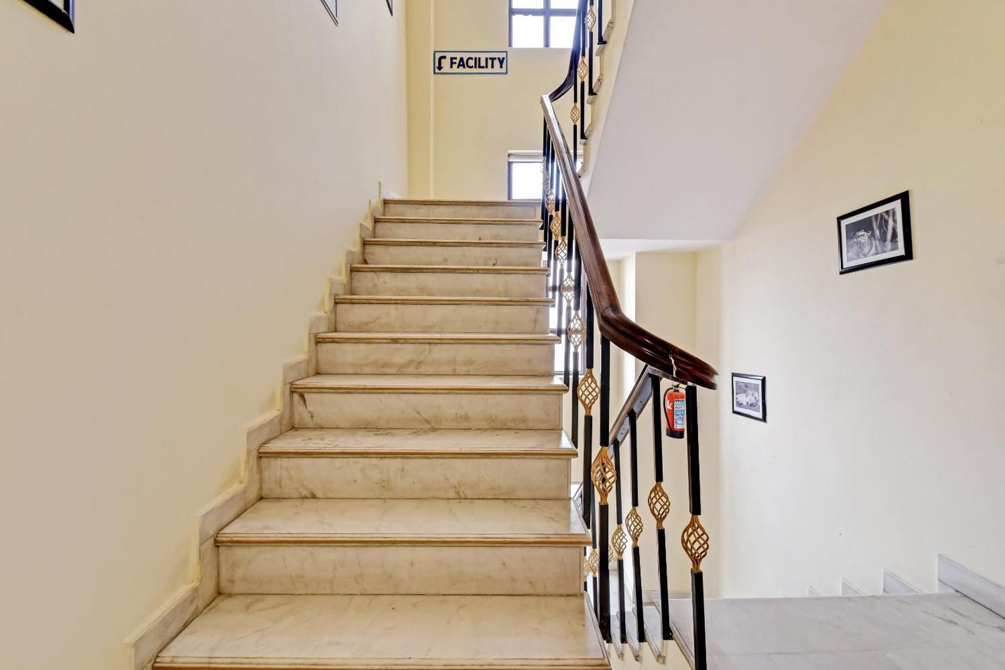 Collection O Hotel Four Boutique Kukas Экстерьер фото