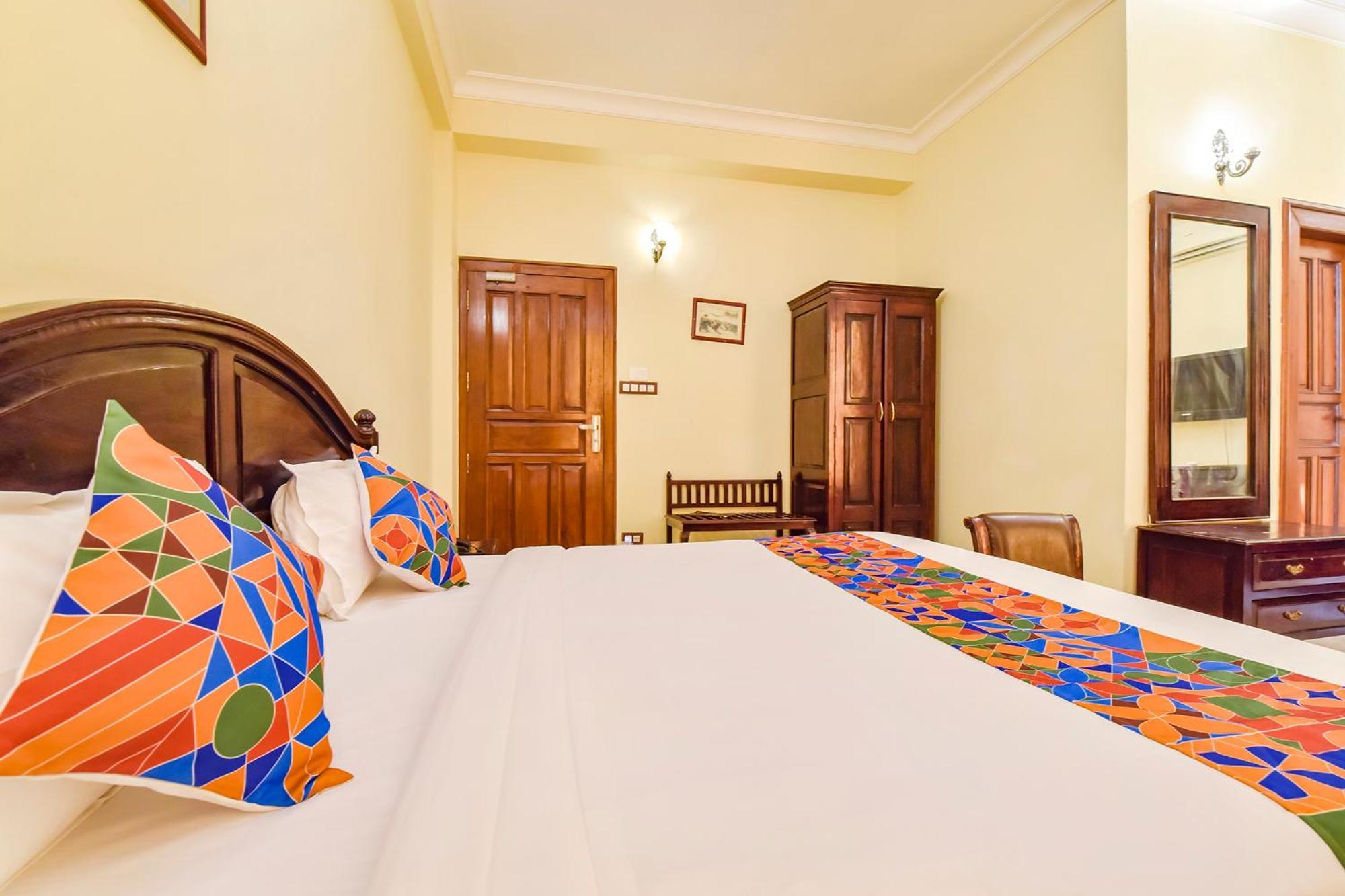 Collection O Hotel Four Boutique Kukas Экстерьер фото