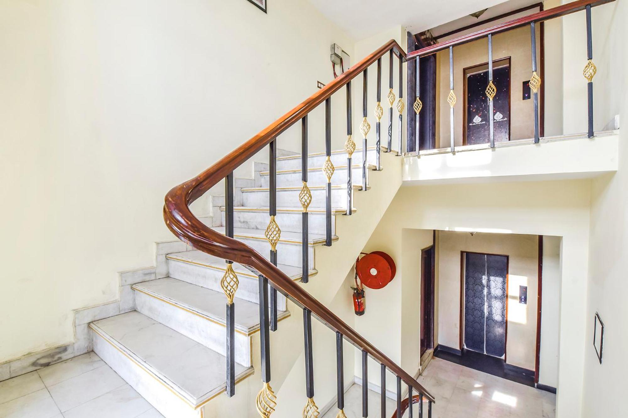 Collection O Hotel Four Boutique Kukas Экстерьер фото
