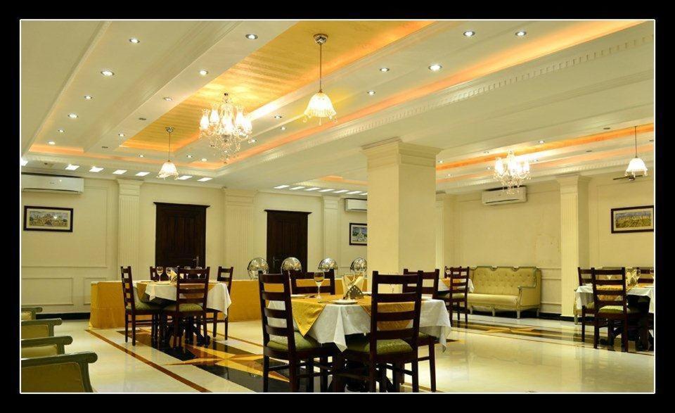 Collection O Hotel Four Boutique Kukas Экстерьер фото